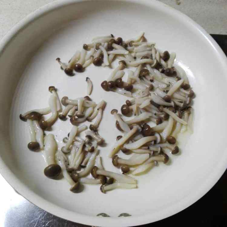 蟹味菇牛肉汤步骤5