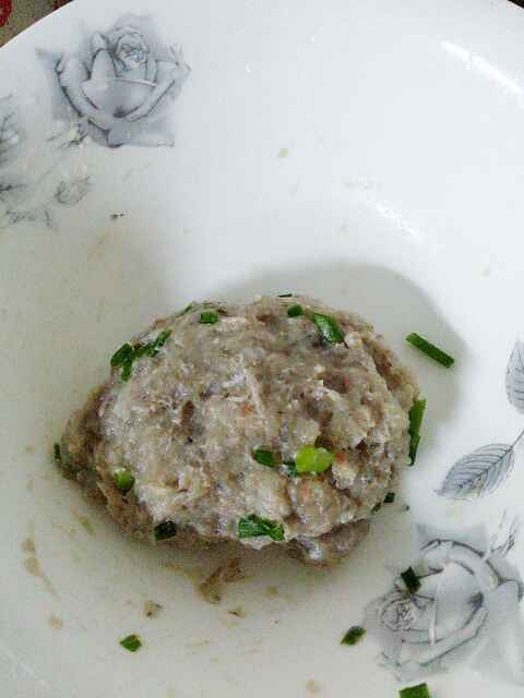 口蘑生菜鱼丸汤步骤1