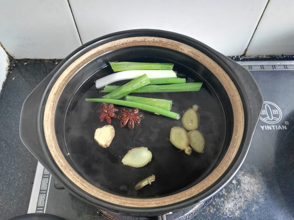 花生莲藕排骨汤步骤5