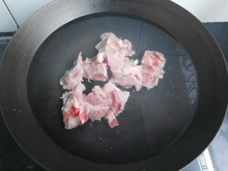 花生莲藕排骨汤步骤2