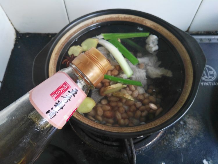花生莲藕排骨汤步骤7