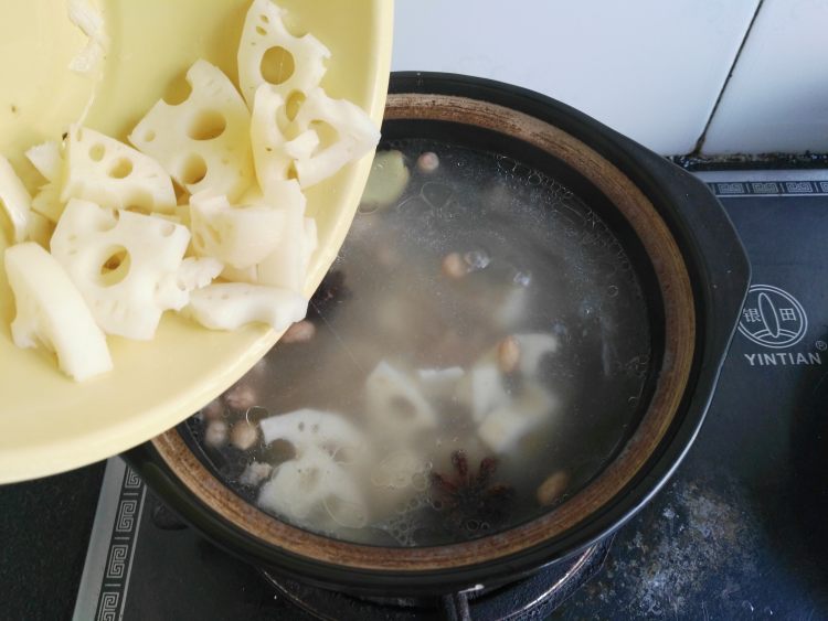 花生莲藕排骨汤步骤9