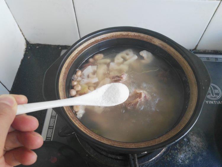 花生莲藕排骨汤步骤11
