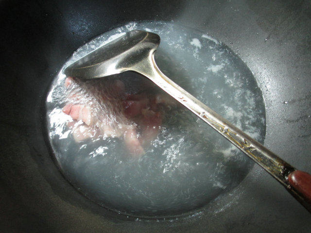 咸肉秀珍菇蛏子汤步骤5