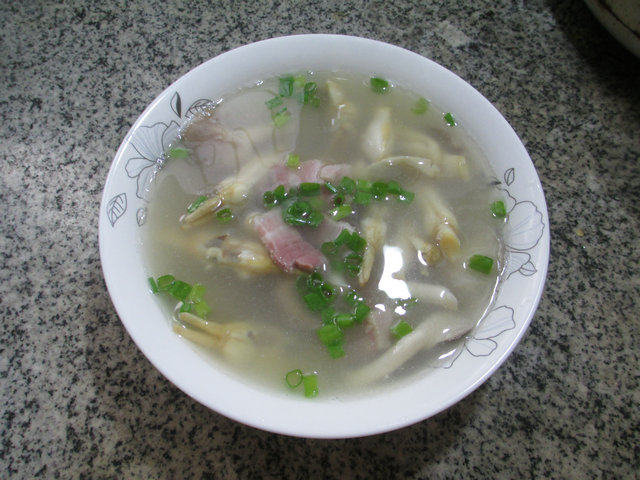 咸肉秀珍菇蛏子汤步骤8
