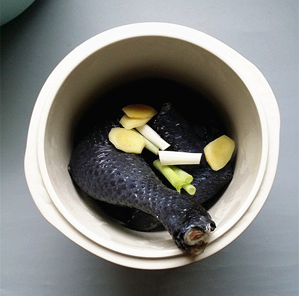 乌骨鸡汤步骤3