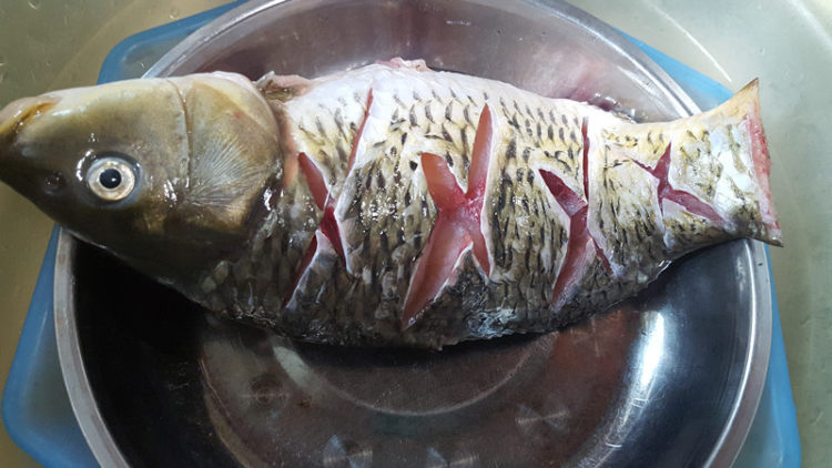 鲤鱼汤步骤1