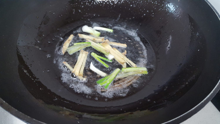 鲤鱼汤步骤2
