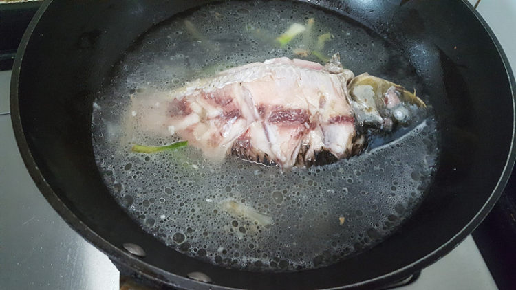 鲤鱼汤步骤4