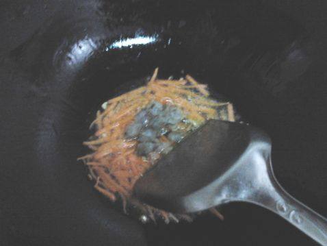 虾仁黄瓜炒饭步骤4