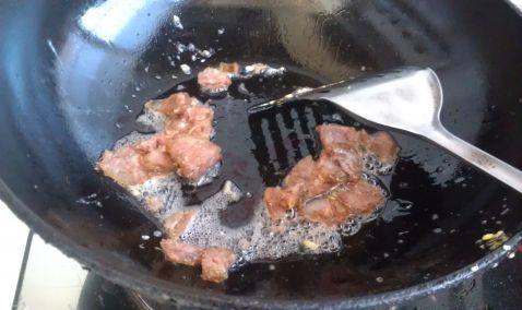 苏式腊肠蛋炒饭步骤3