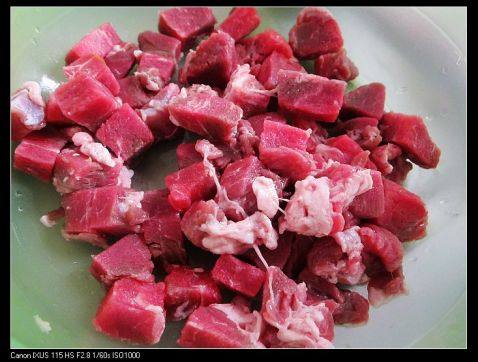 咖喱牛腩饭步骤1