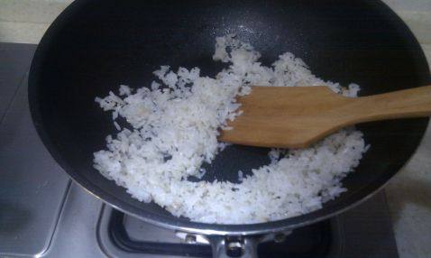 香肠蛋炒饭步骤6