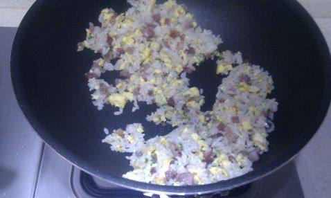 香肠蛋炒饭步骤8