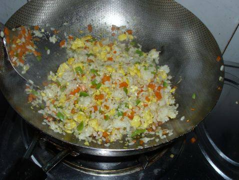 家常蛋炒饭步骤5