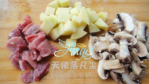 米奇红烩牛肉饭步骤2