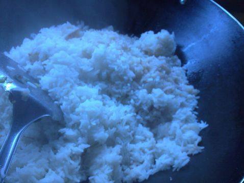 三鲜菱角炒饭步骤7
