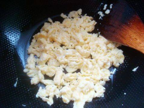 三文肉肠蛋炒饭步骤6
