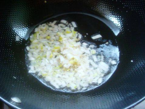 三文肉肠蛋炒饭步骤8