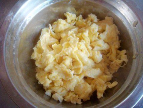 三文肉肠蛋炒饭步骤7