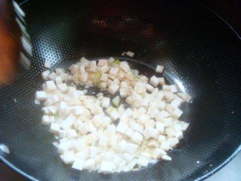 三文肉肠蛋炒饭步骤9