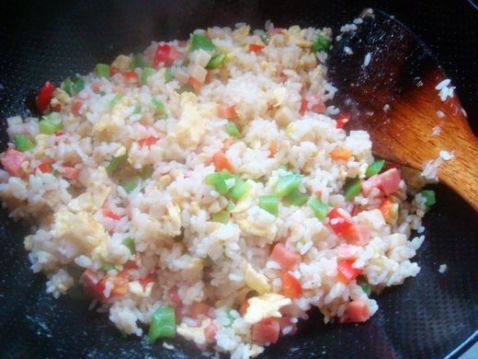 三文肉肠蛋炒饭步骤15