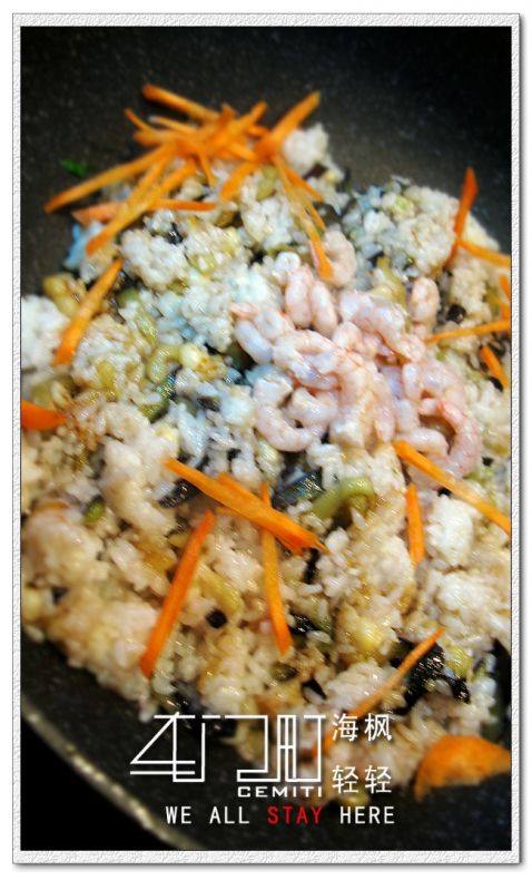 茄子虾仁炒饭步骤3