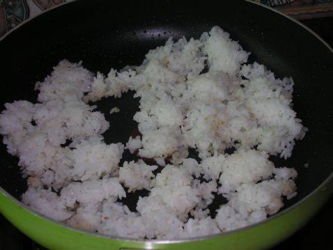 芋头鲜虾炒饭步骤2