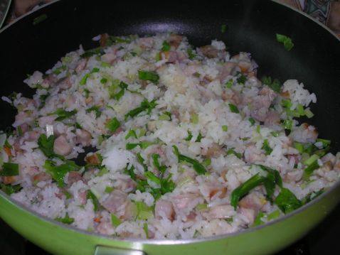 芋头鲜虾炒饭步骤4