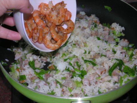芋头鲜虾炒饭步骤5