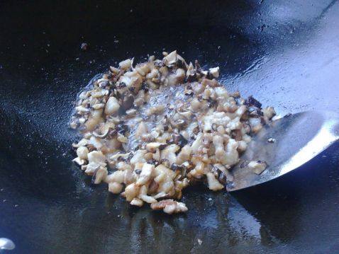 虾皮豆仁炒饭步骤5
