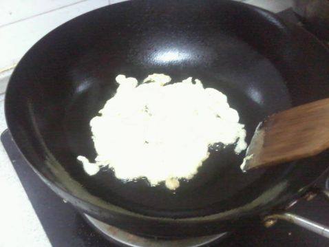 虾仁蛋炒饭步骤5