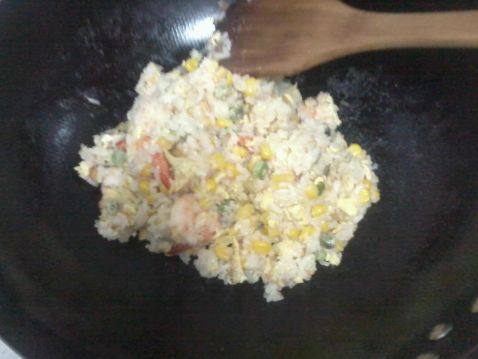 虾仁蛋炒饭步骤9