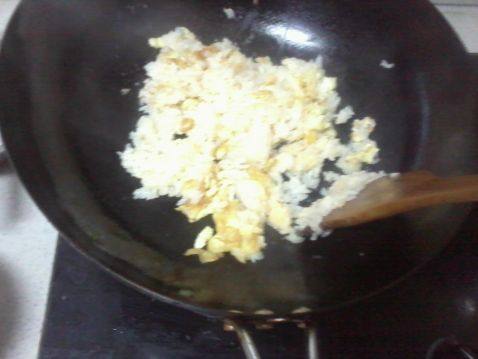 虾仁蛋炒饭步骤6