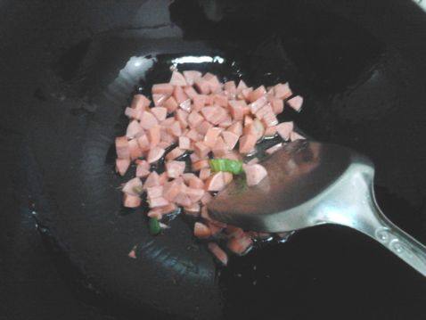 葱香干豆角火腿炒饭步骤3