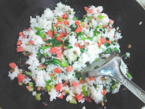 葱香干豆角火腿炒饭步骤7