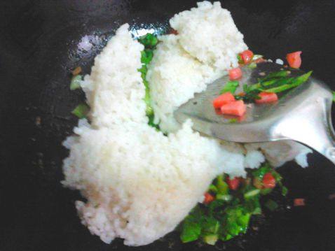 葱香干豆角火腿炒饭步骤6