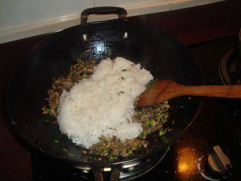 鹅肉炒饭步骤9