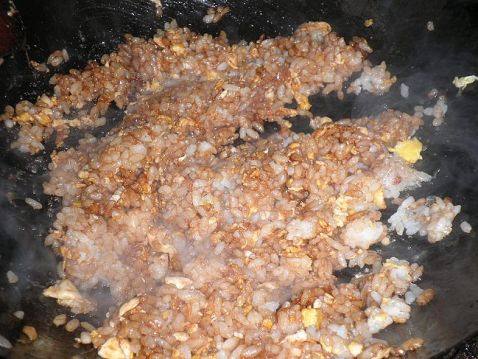 酱油炒饭步骤9