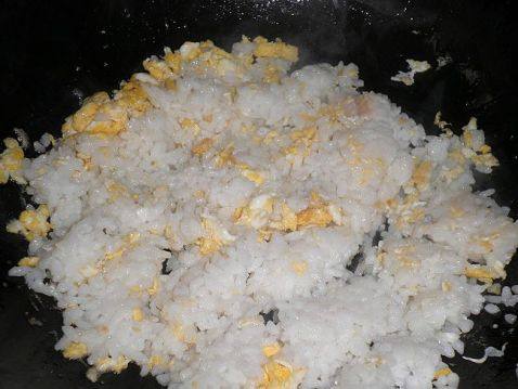 酱油炒饭步骤7