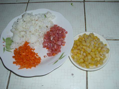 玉米火腿炒饭步骤2