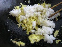 火腿肠蛋炒饭步骤6