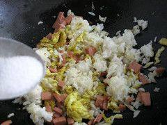 火腿肠蛋炒饭步骤8