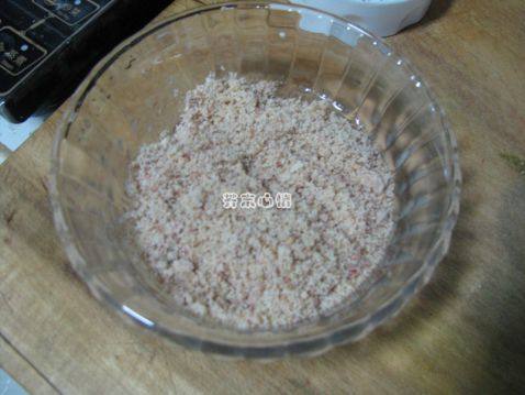 花生香肠饭卷步骤1