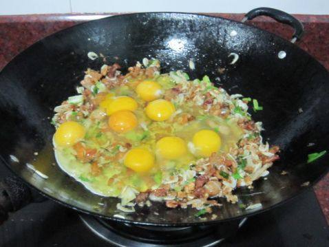 虾香菜脯蛋饭步骤9