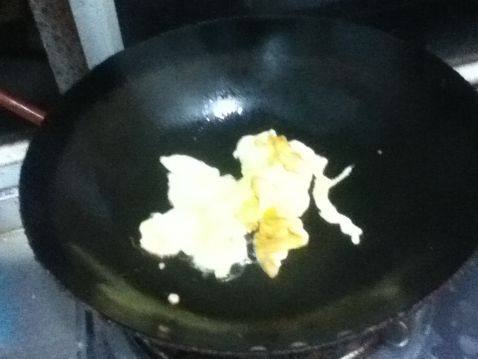 腊肠蛋炒饭步骤3