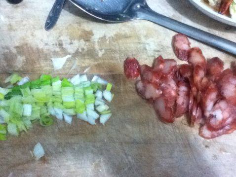 腊肠蛋炒饭步骤1