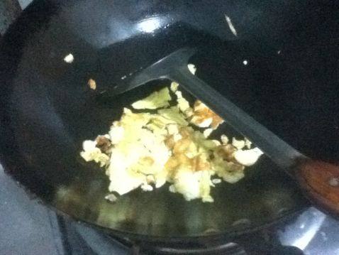 腊肠蛋炒饭步骤4