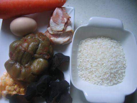 榨菜蛋炒饭步骤1