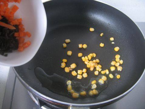 榨菜蛋炒饭步骤4